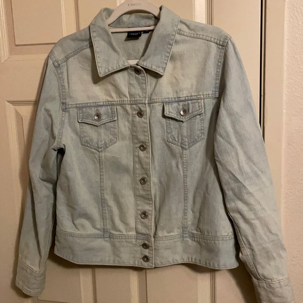 Sonoma | Light Wash Denim Button Down Long Sleeve Trucker Jean Jacket Large